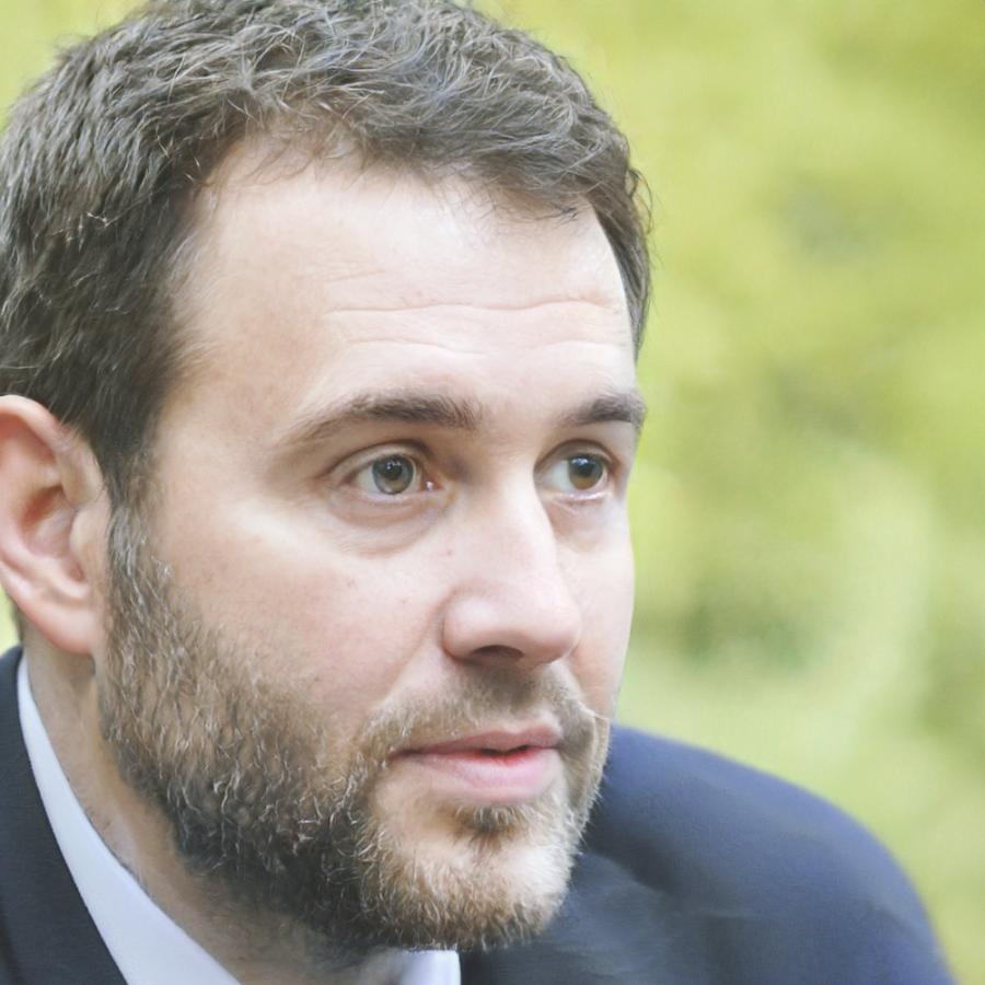 Portrait de Bastien Lempereur, analyste financier senior